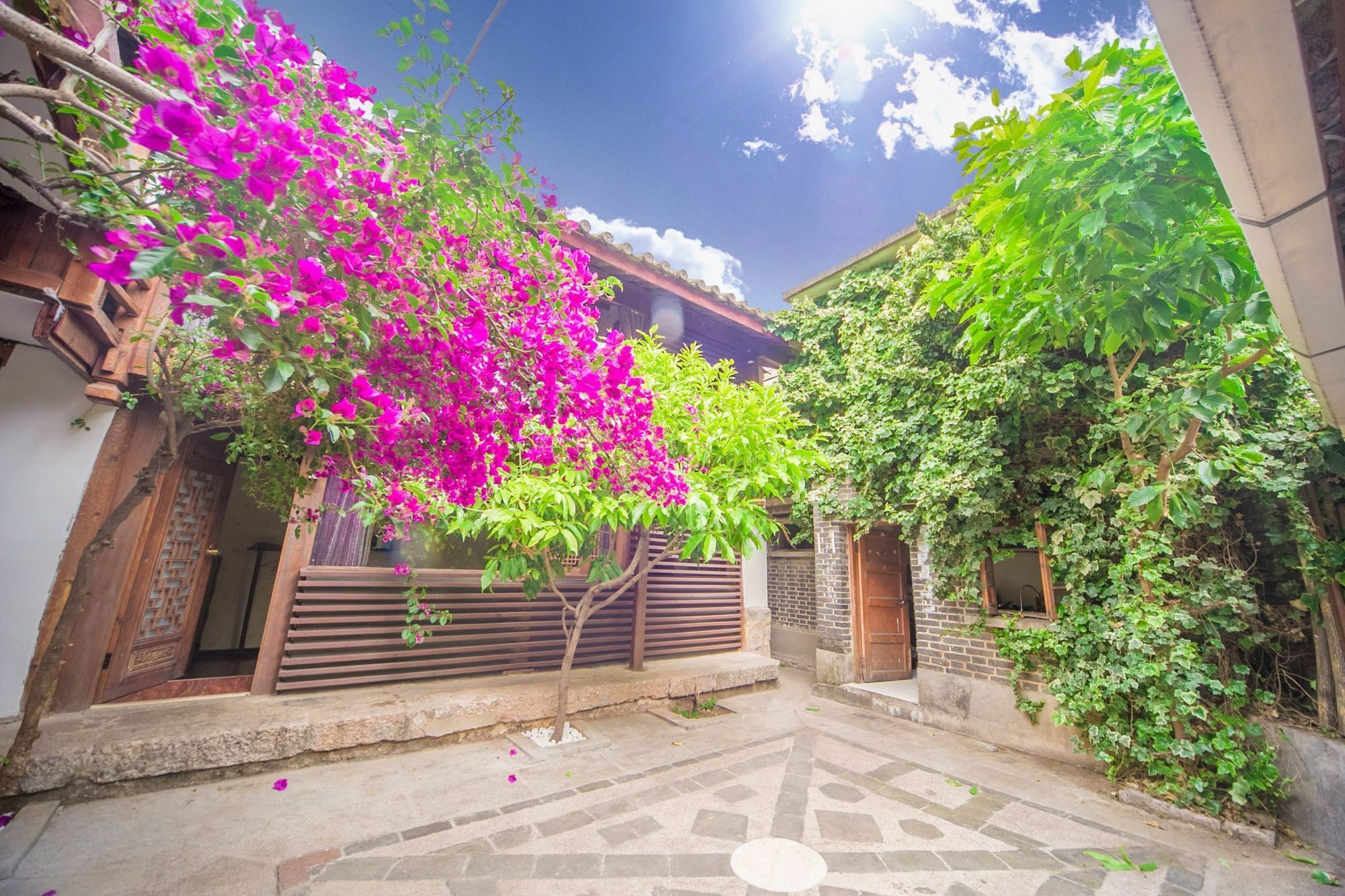 Lijiang Half Moon Bay Inn Zewnętrze zdjęcie
