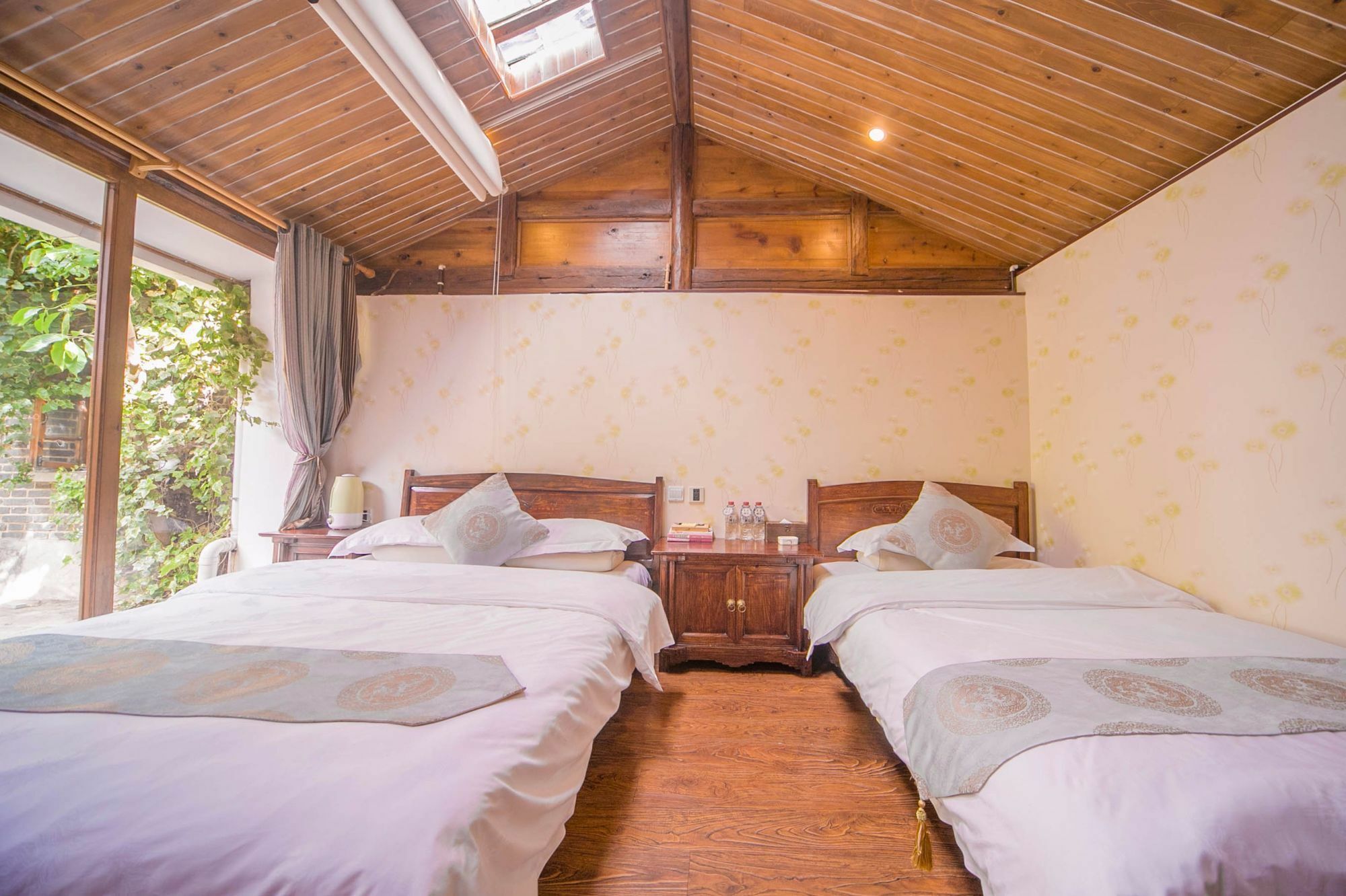 Lijiang Half Moon Bay Inn Zewnętrze zdjęcie